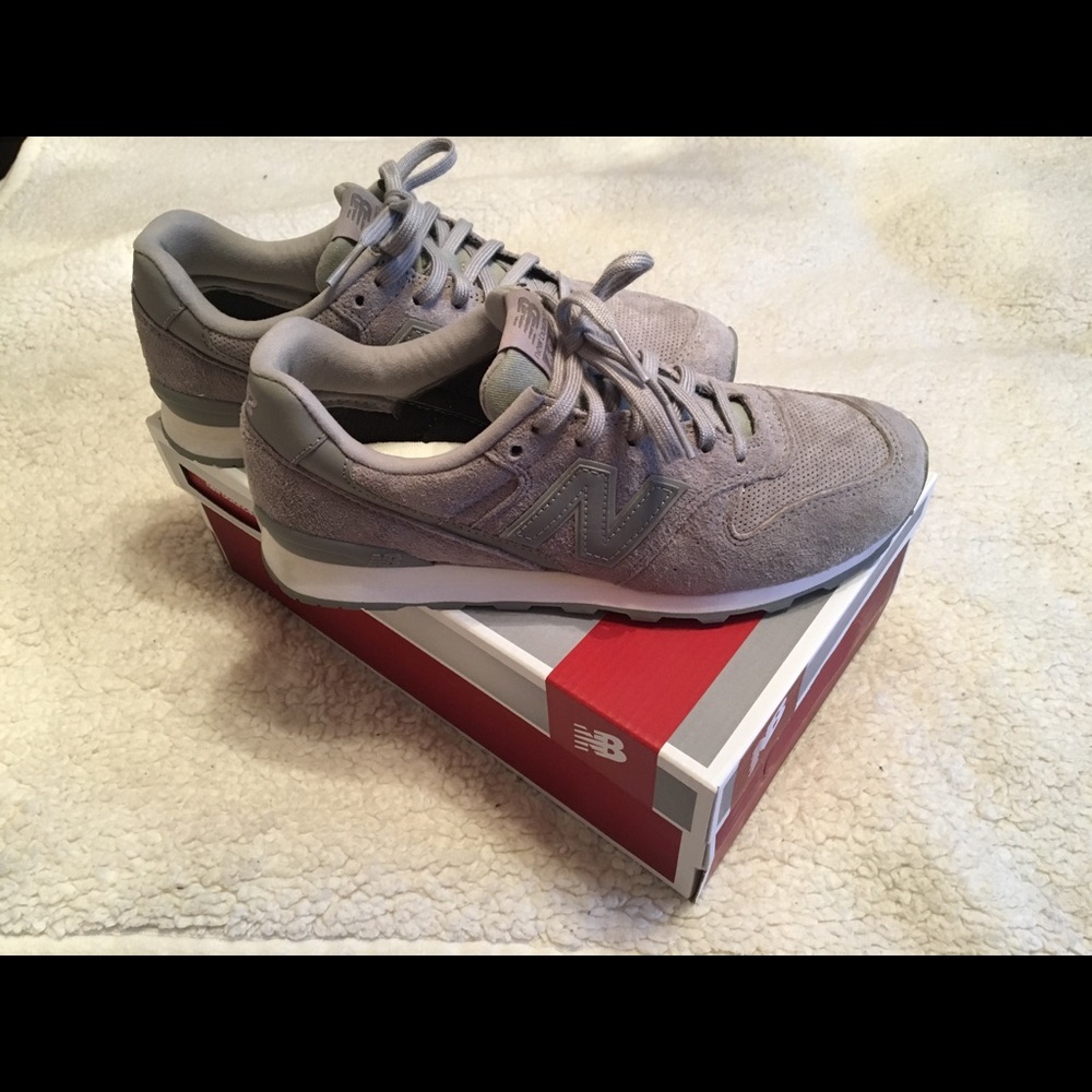 New Balance Retro 696 Suede women’s 7